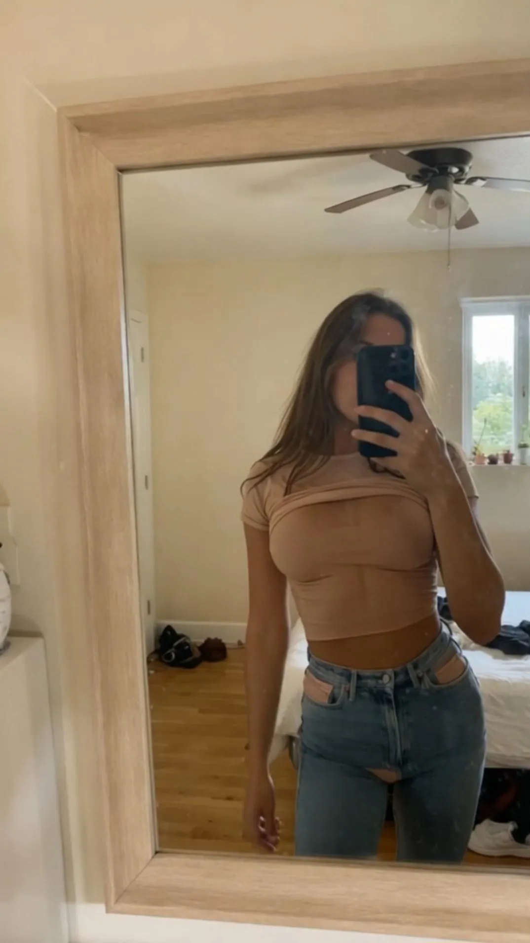 Casual fit, quiet confidence.