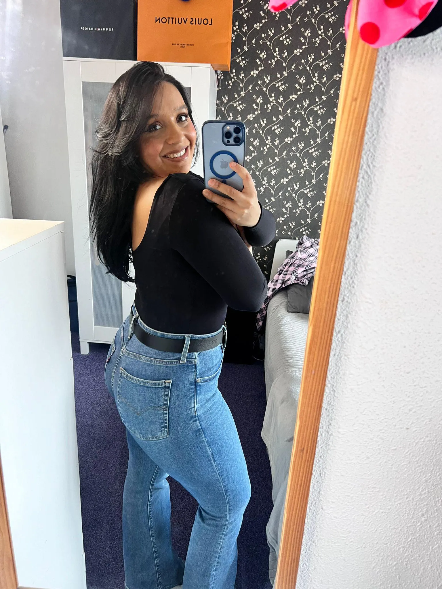 I am not a woman innocent too much, but sexy and naughty 100%