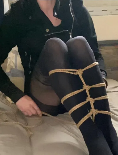 Legtie 🩷🩷 (SelfBondage)