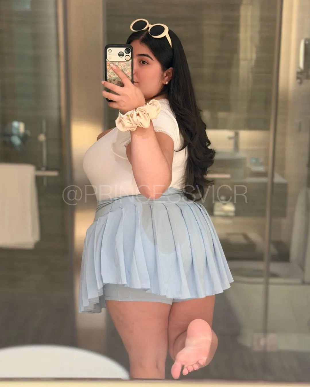 My feet get u rock hard and ur wife naked makes u gag 😂