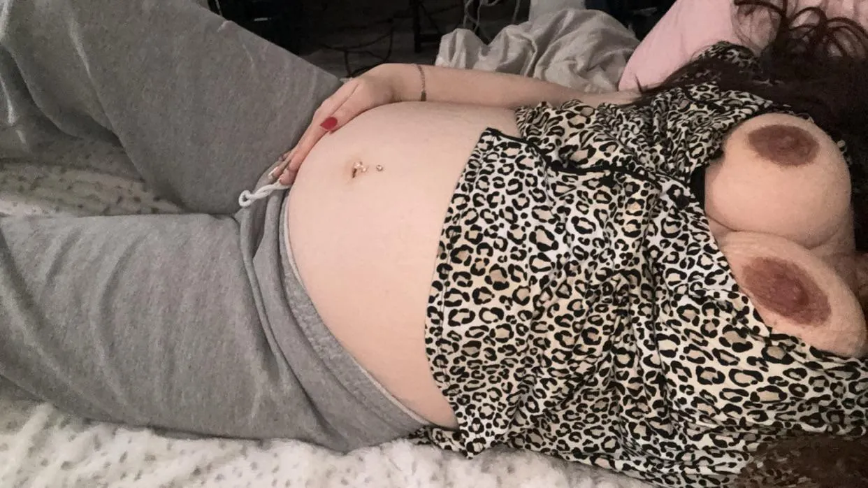 Obsessed with how bad I need you stretching me out.