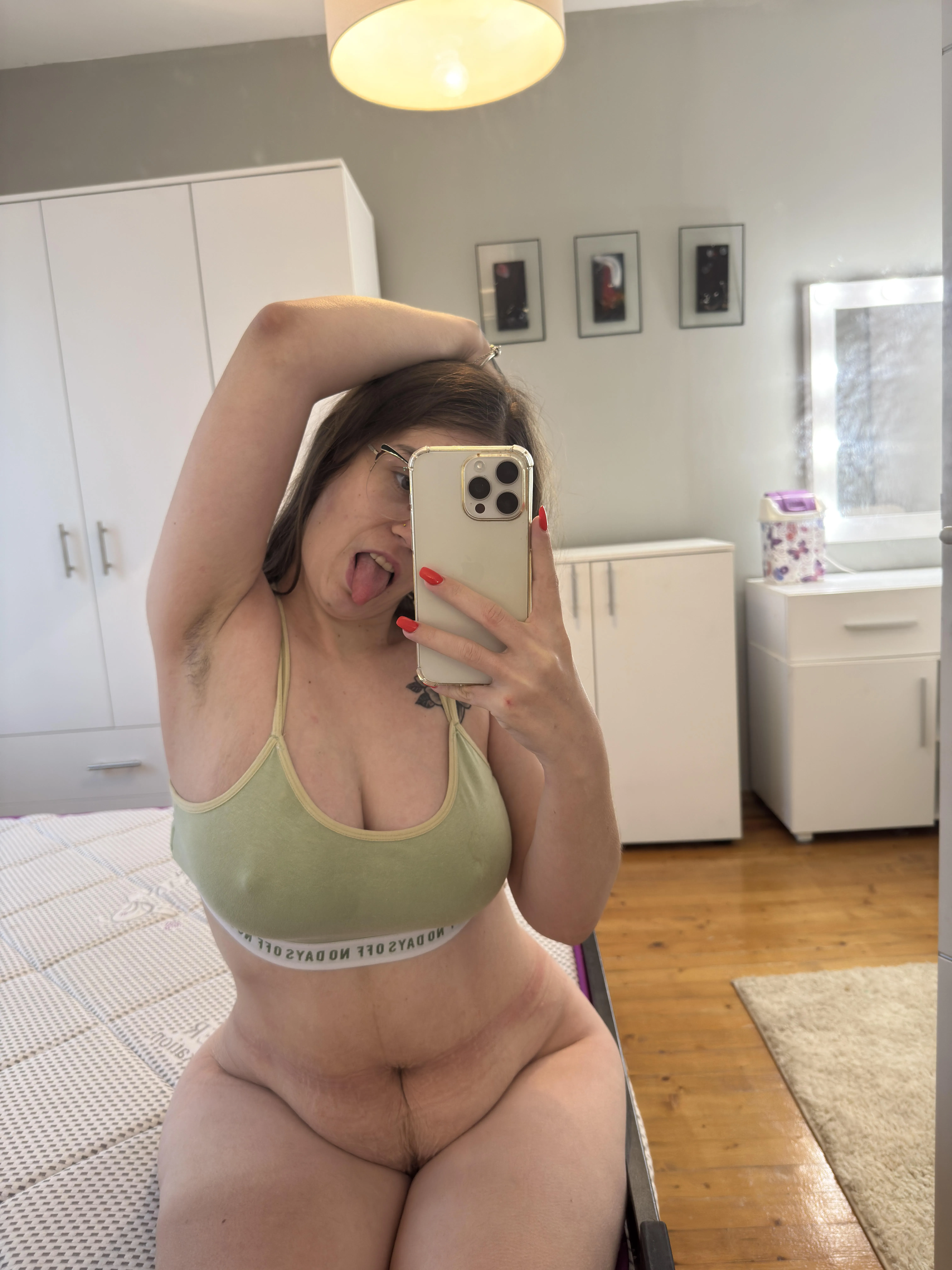 sniff first, or kiss?