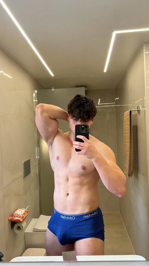 (21) Built to be your boyfriend