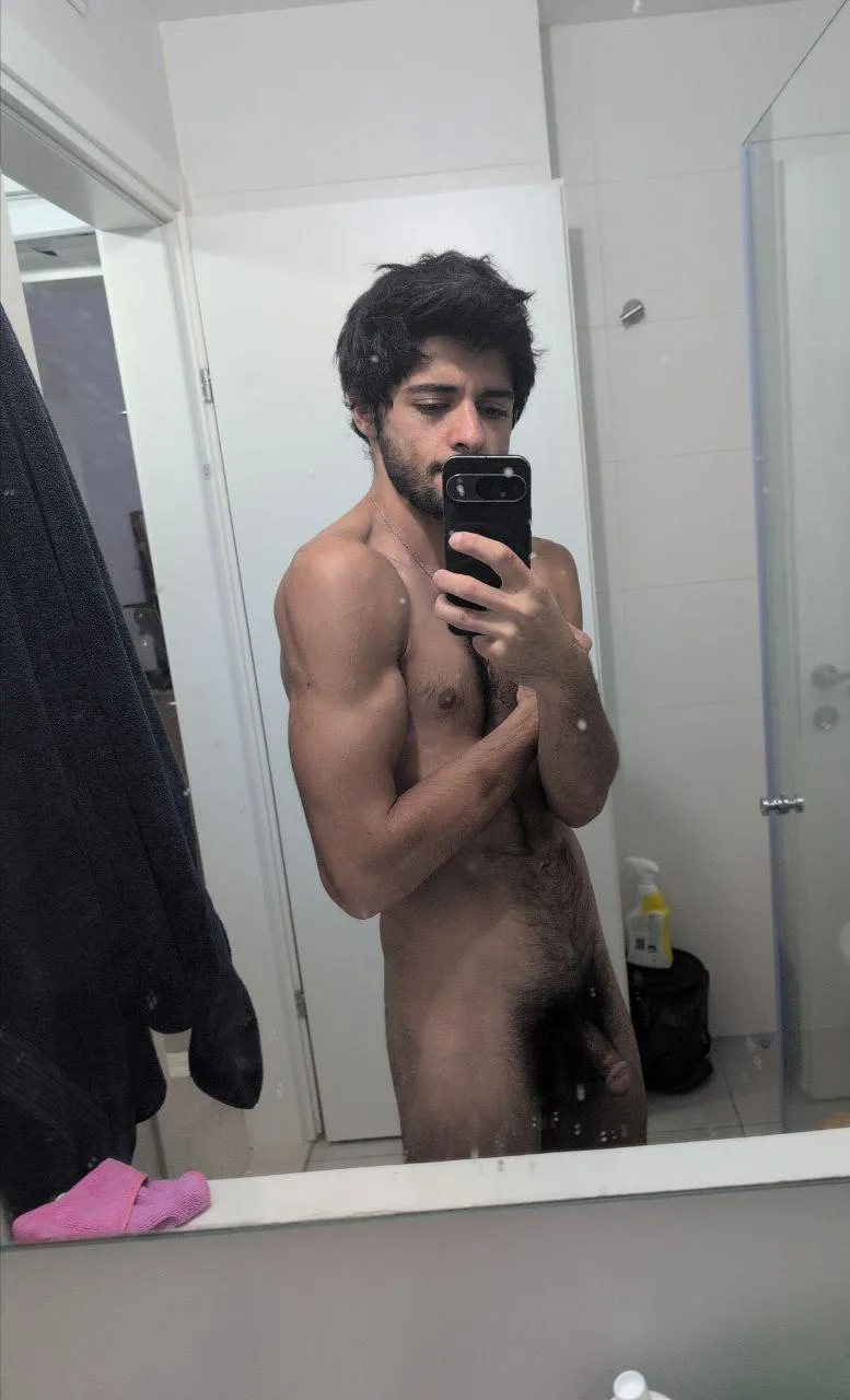 Any Daddies wanna pin me down? (26)