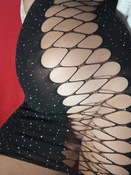 I'm 21 weeks pregnant, very horny, and ready to treat daddy this Christmas.