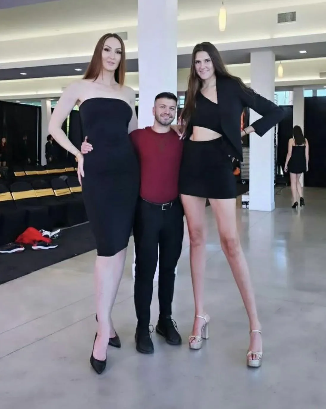 Ekaterina Lisina (6’9”) towering over short man