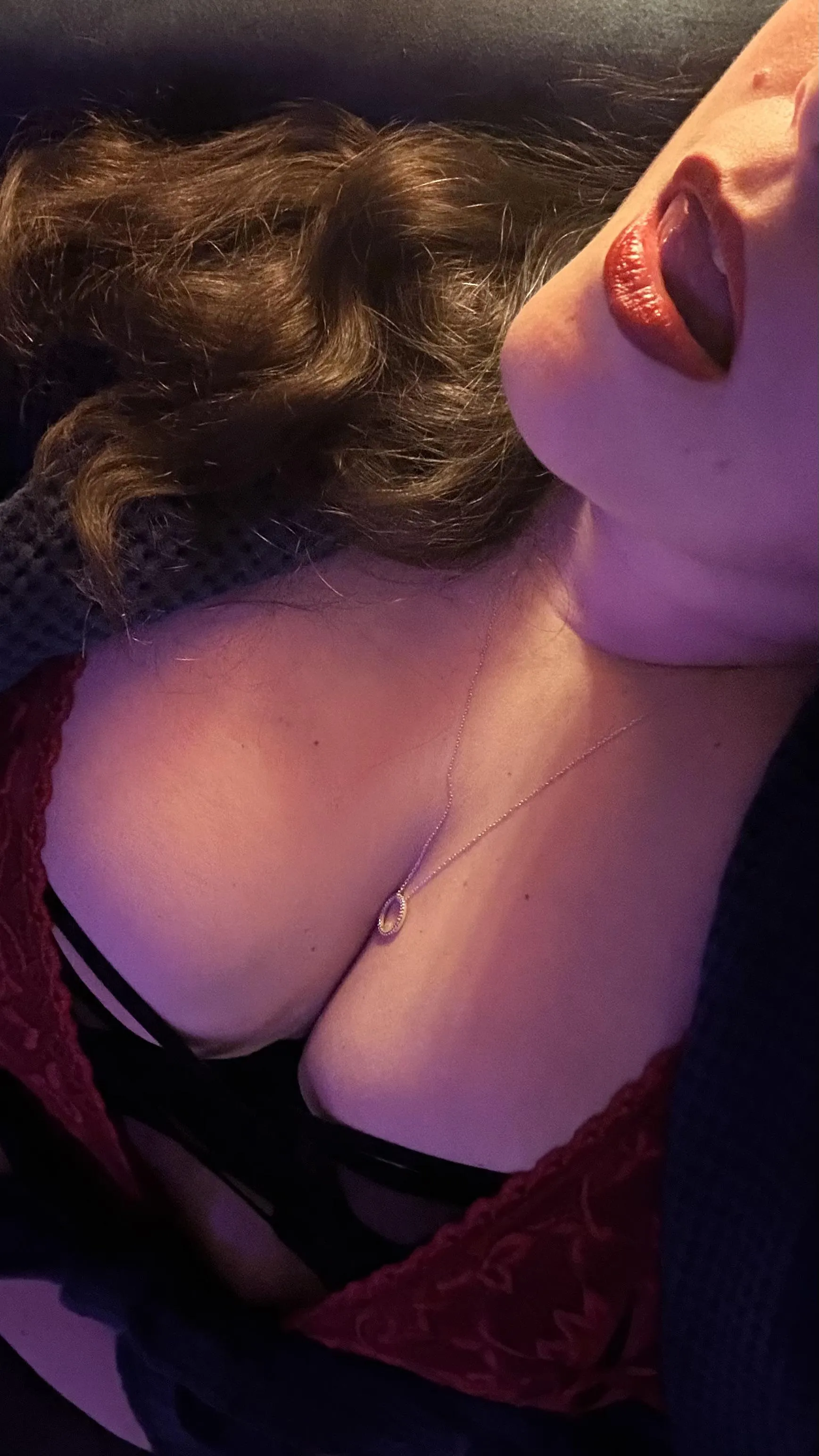 Goedemorgen sexy mensen… gisteravond mijn vriendje opgewacht in een sexy setje 💕 de outfit bleef niet lang aan!