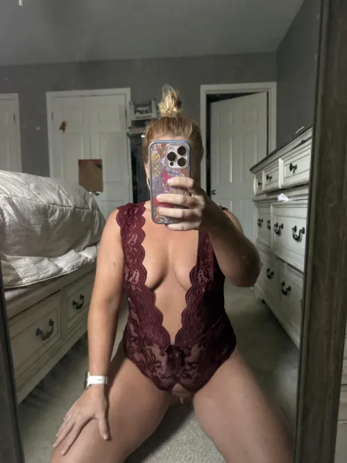 Redhead milfs look better in lingerie😍