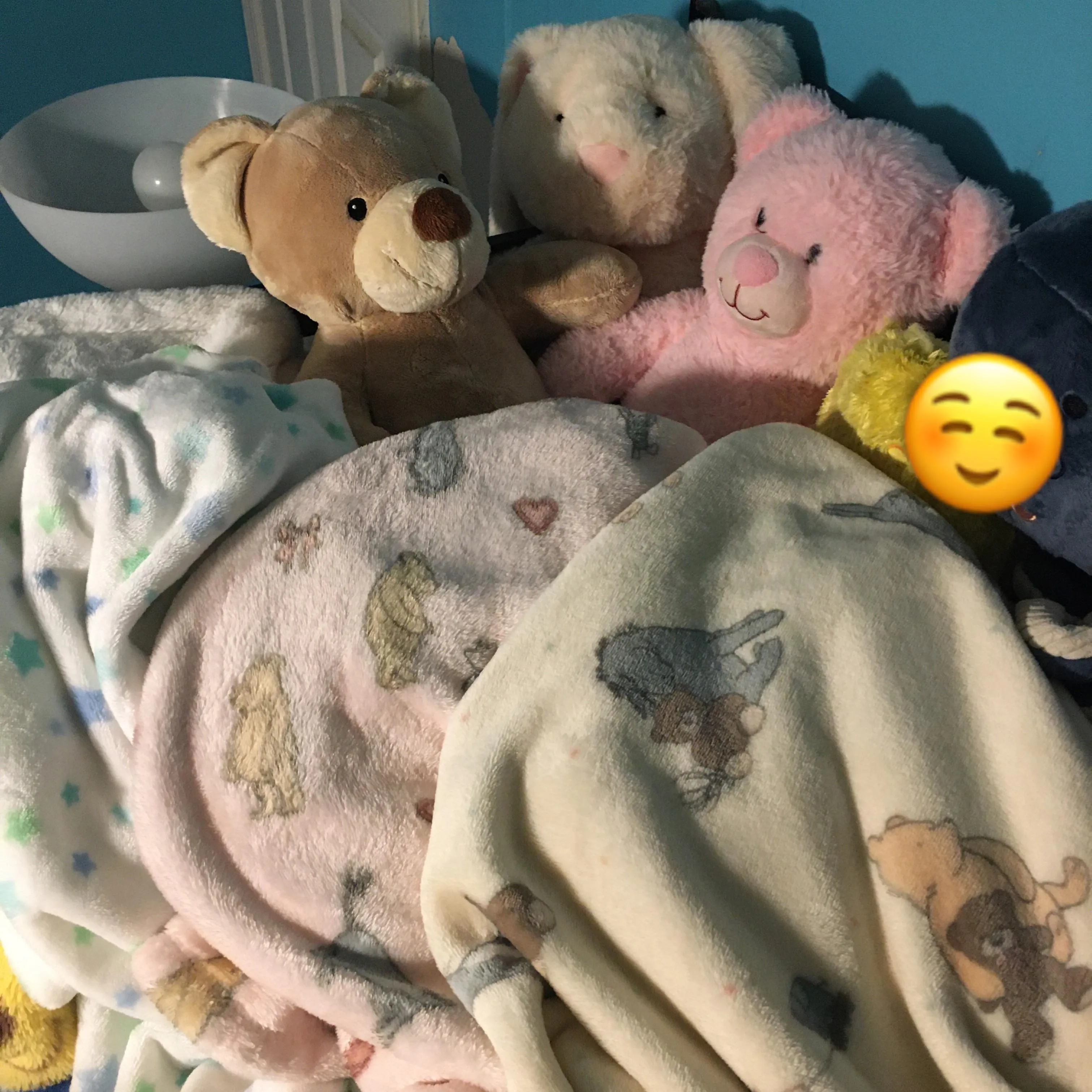 [Snuggle Saturday] My favorite friends and my favorite blankies!