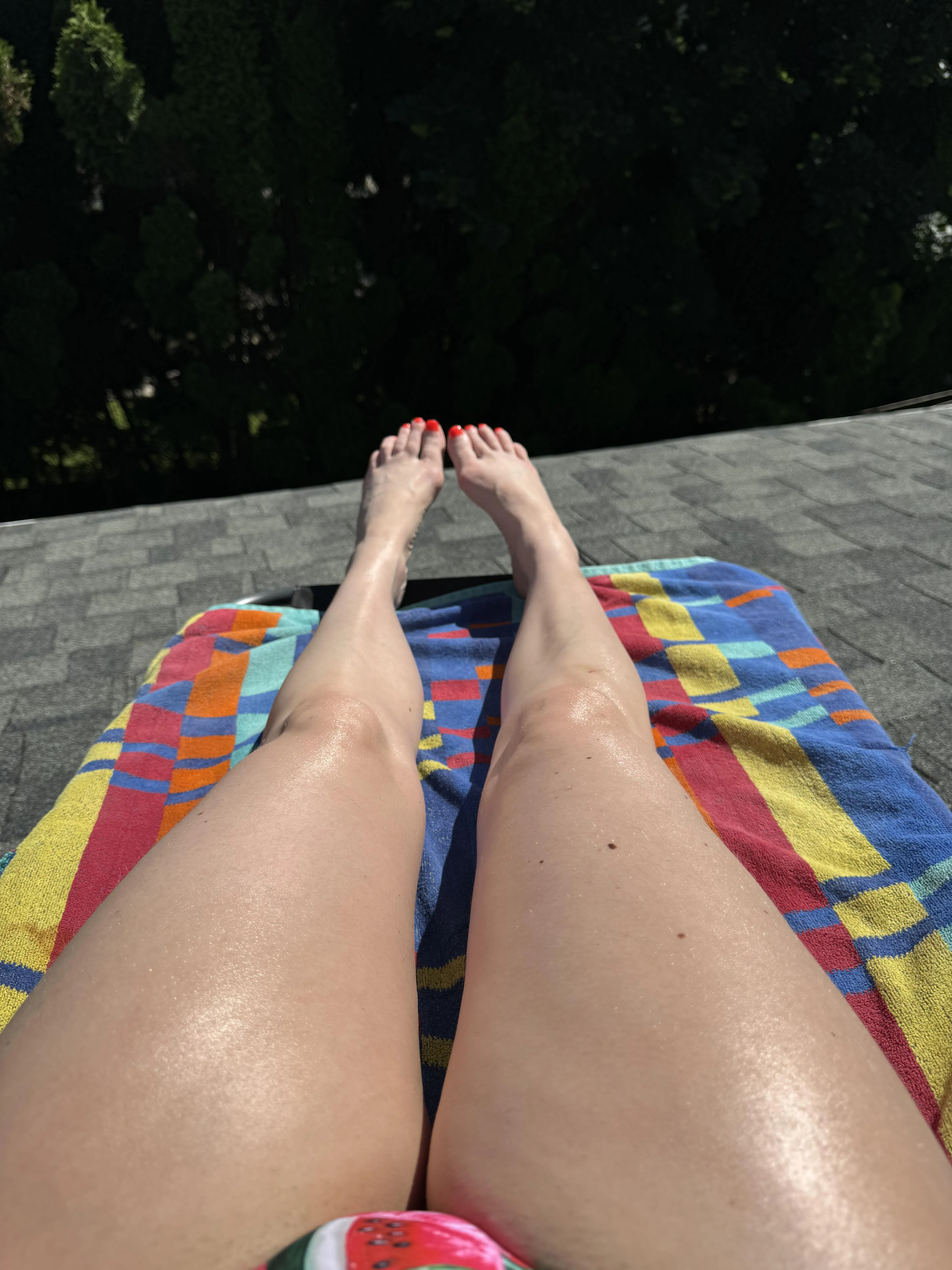 Imagining my oiled up thighs suffocating you or my feet gagging you over and over!! Now fvck that send button like a good boi !