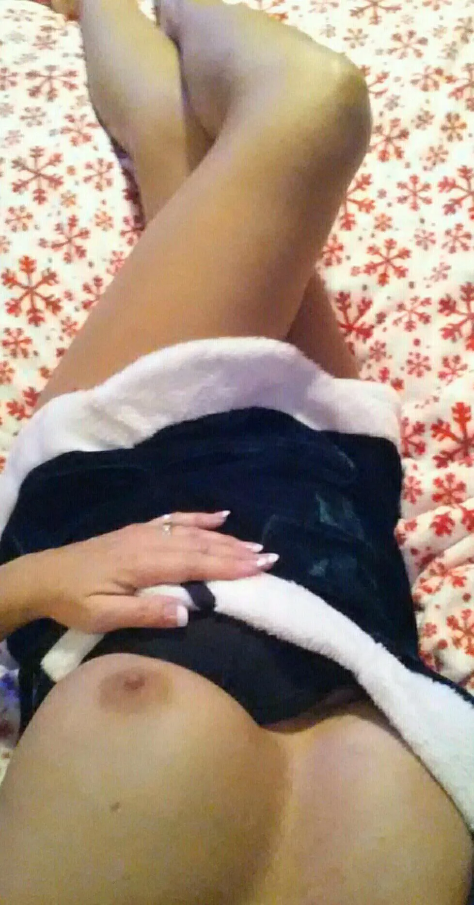 MWC looking for attractive in shape, clean cut white guy with 9+ in cut for the wife. She prefers clean shaved, tall , well groomed. Preferably 35-48 but open for the right guy. No pic no reply. We host.