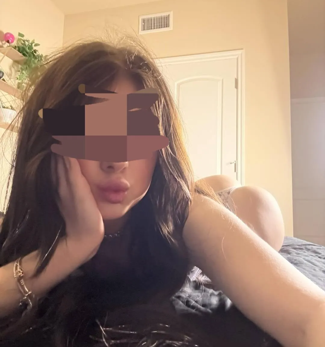 Hope my dad doesn't walk in 😝