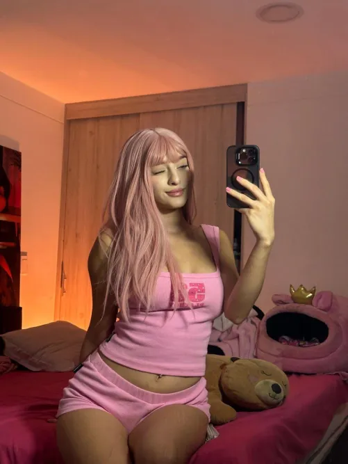 i love when my outfit matches my hair