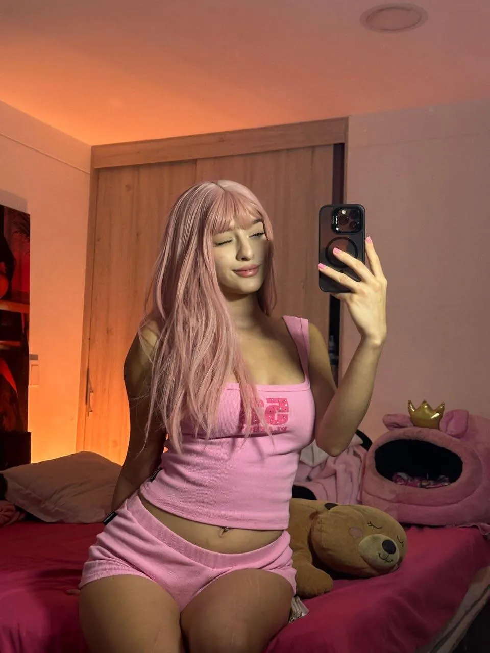 i love when my outfit matches my hair