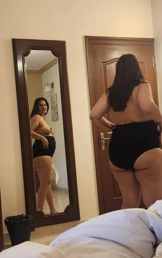 Milf getting ready for NYE Party