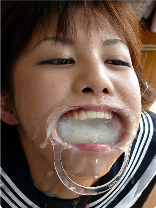 Open wide its feeding time 😍