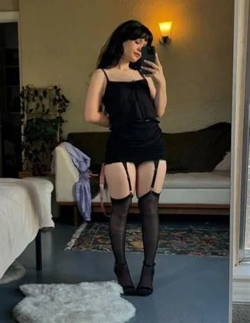 Yhivi's lingerie selfie...