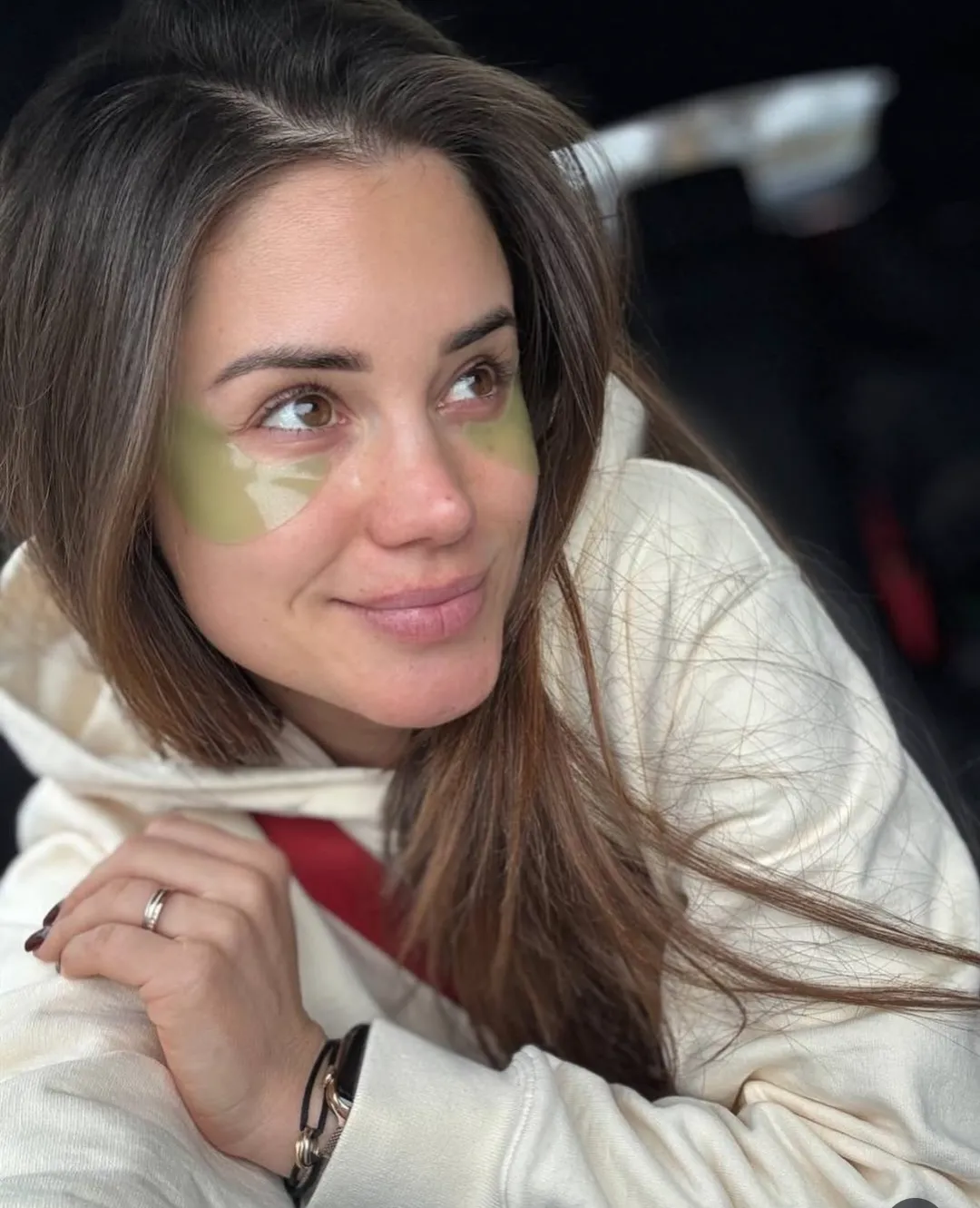 I love these kind of shots as much as seeing her bum x