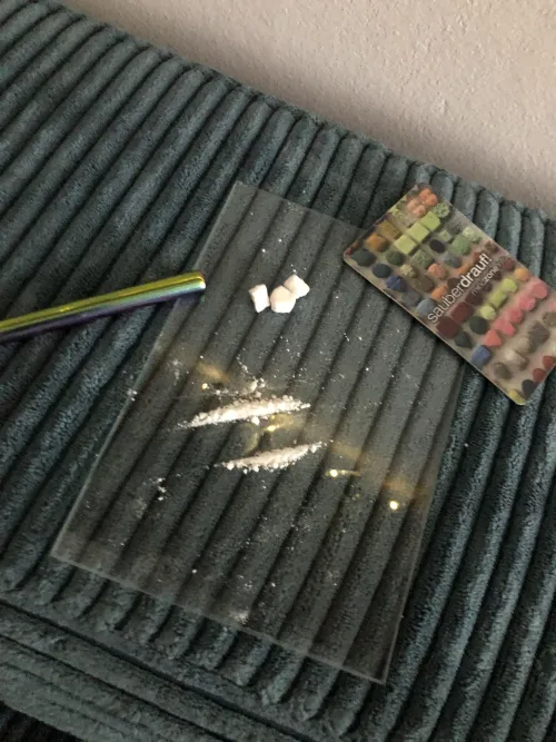 M32 / Any skiing Germans around? ⛷️❄️ high&horny af