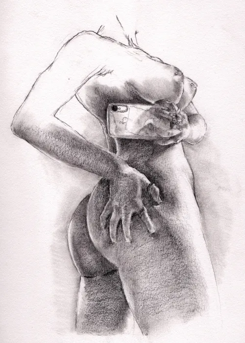 Model Mirror Selfie, graphite