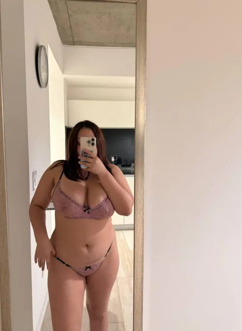 Are you into busty chubby girls