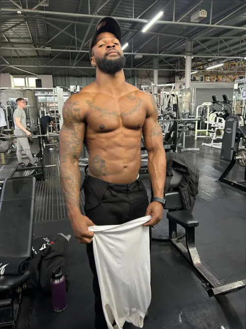 Are you worthy enough to serve a 36 yo gymbro? Prove it