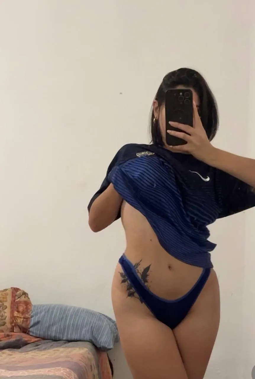 arrow up and say deal , i will share my nudes instant , first 130