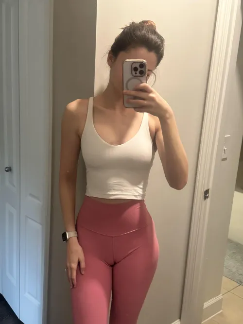 Cutie camel in leggings