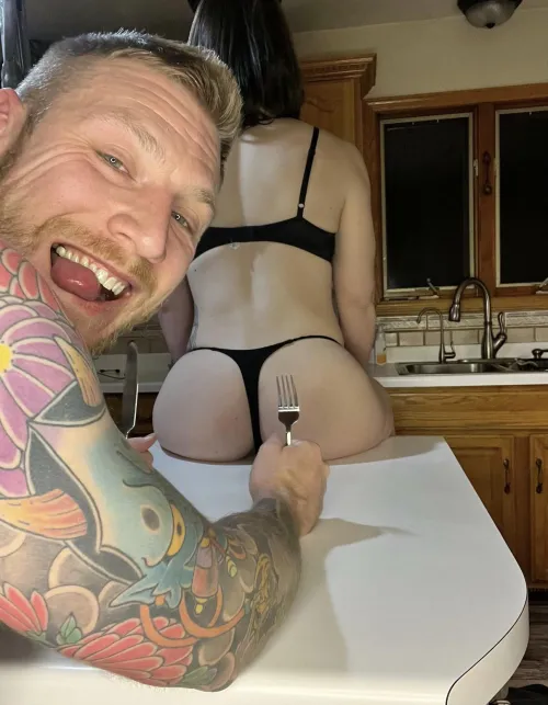 making wifey as my dinner tonight👅