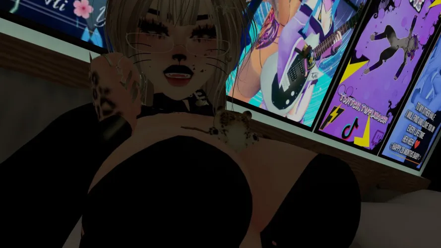 who wanna fuck this titties and let me be theirs {F18 questie lookin for a bf/GF&bff}