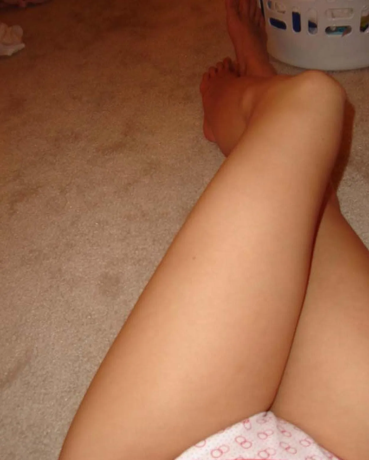 33F sunday evening home alone, family's out, anyone care to keep me company?