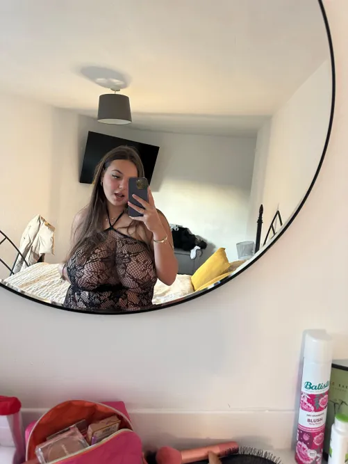 everyone say i need to stop taking junks and start using the gym but i can't stop myself from eating