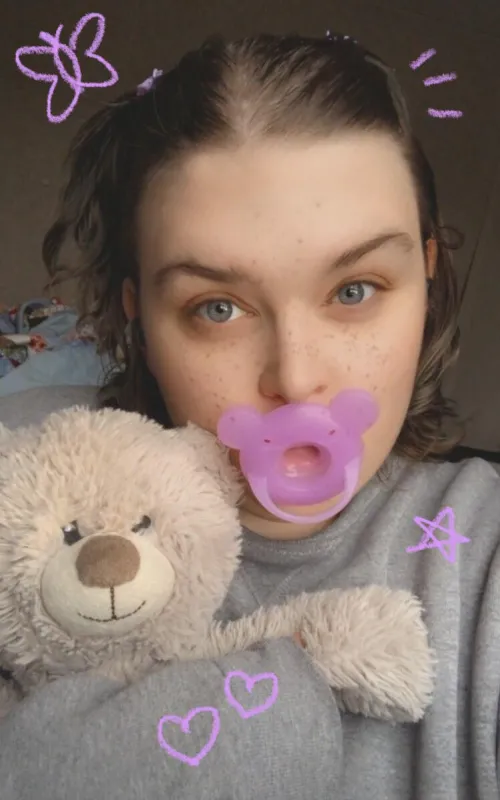 this hairstyle makes me feel small 🦋💜