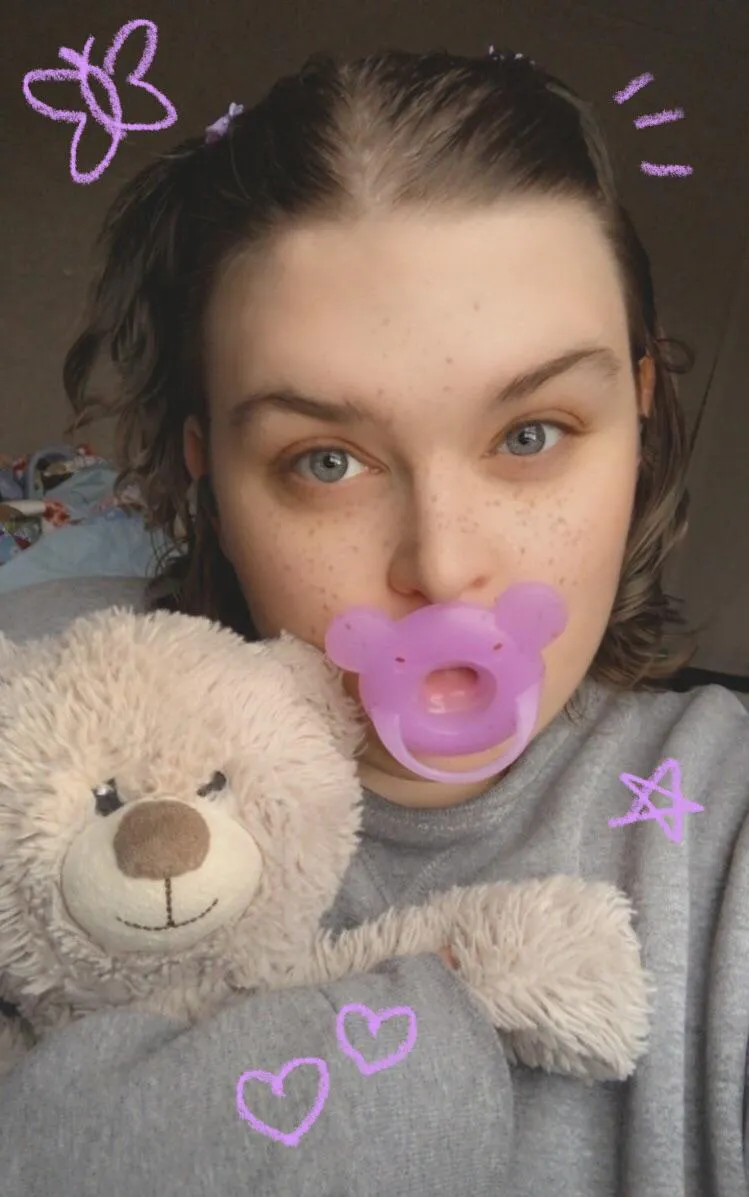 this hairstyle makes me feel small 🦋💜