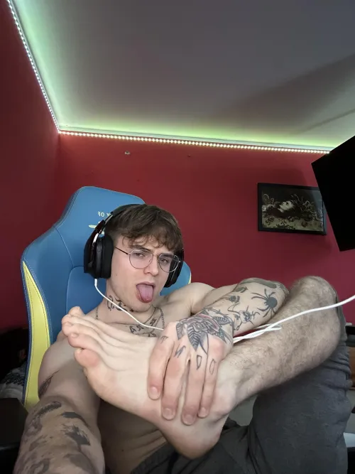 i love myself a freak where is he hehe