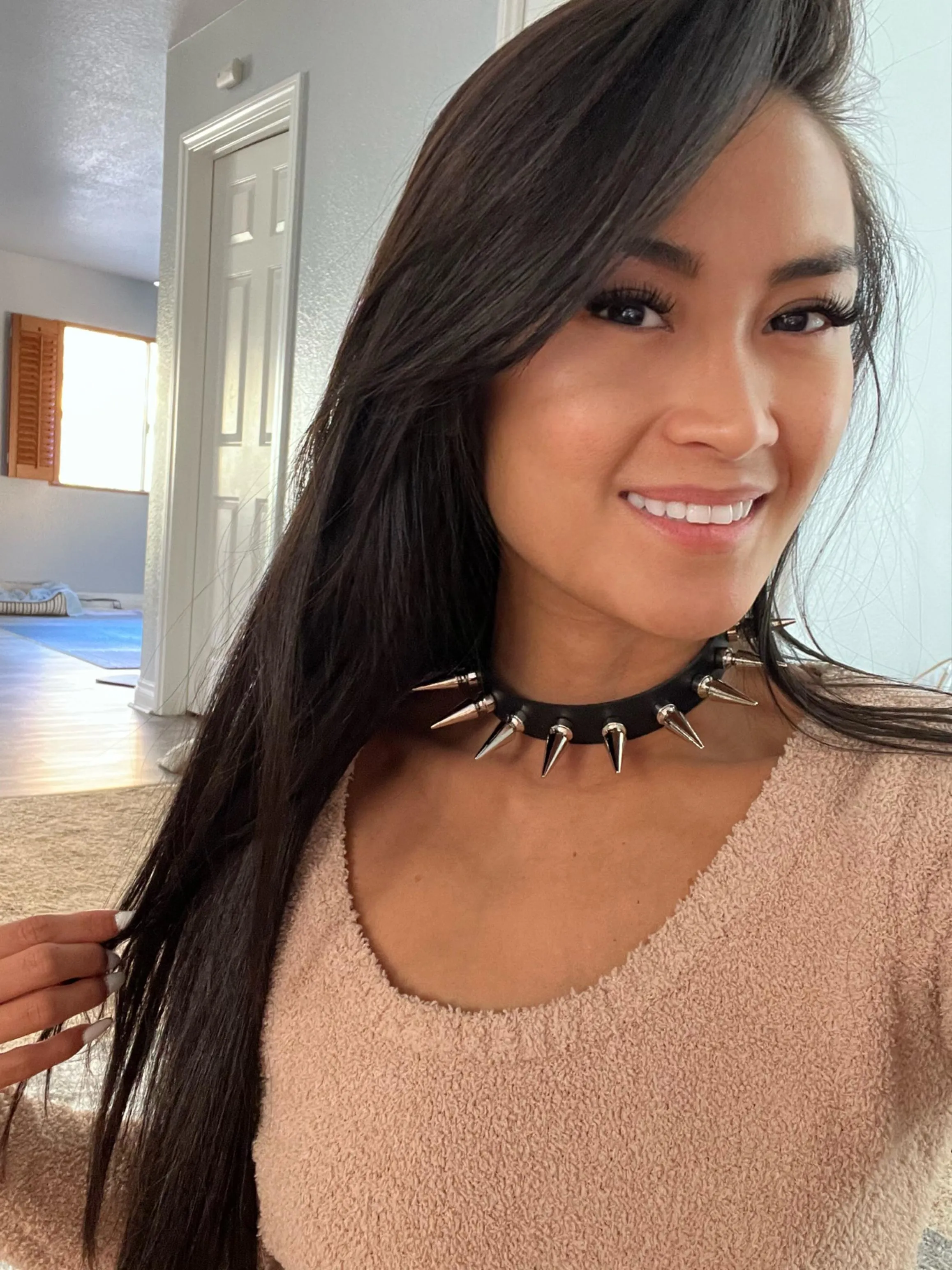 Soft confidence, steady pull 😏👀