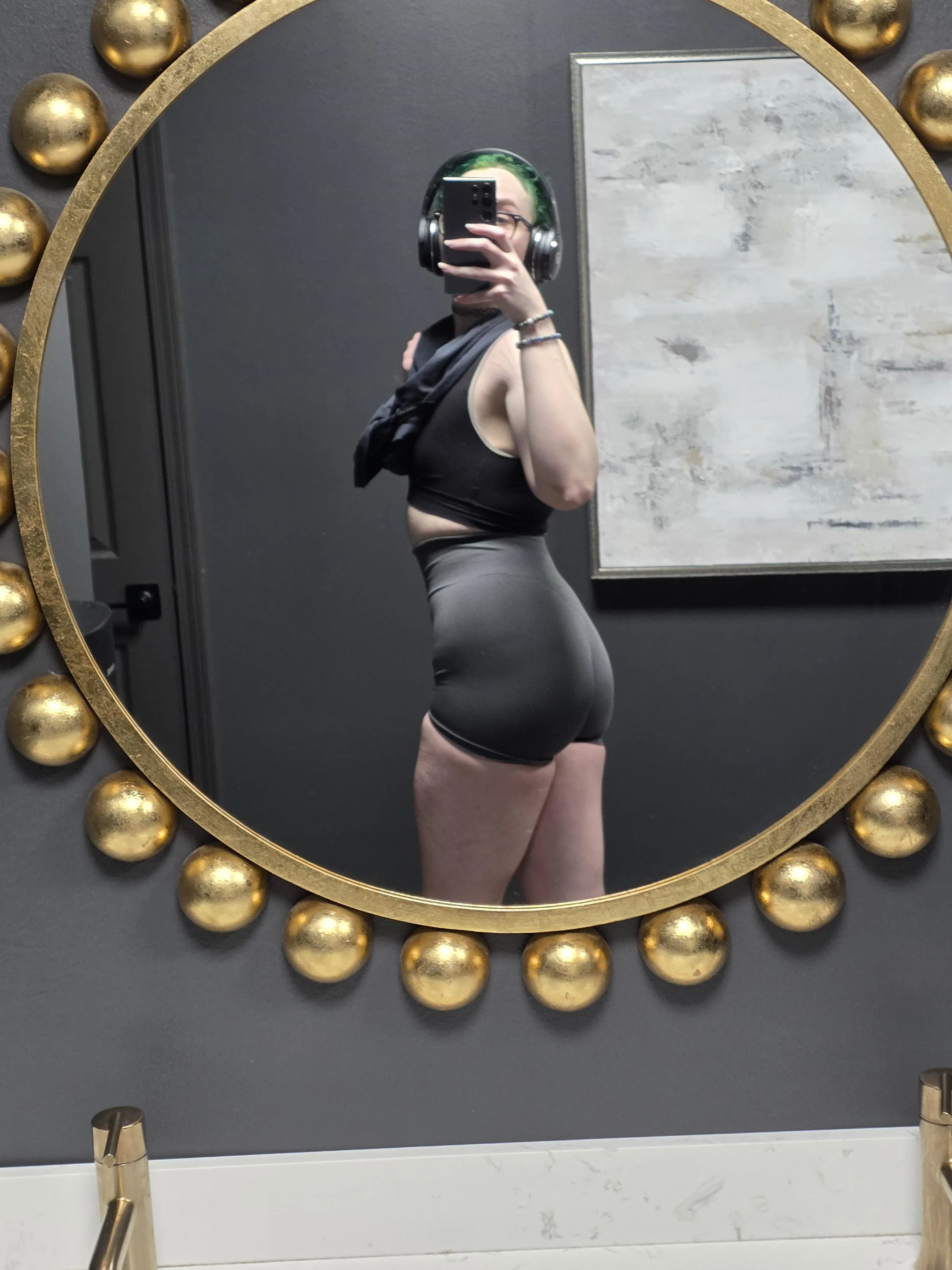 Thighs so thick my waist is thinner 🤭