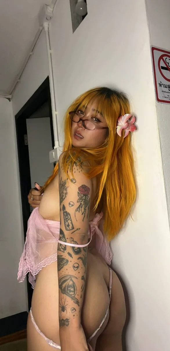 This Asian emo baddie needs a throne to sit on your mouth