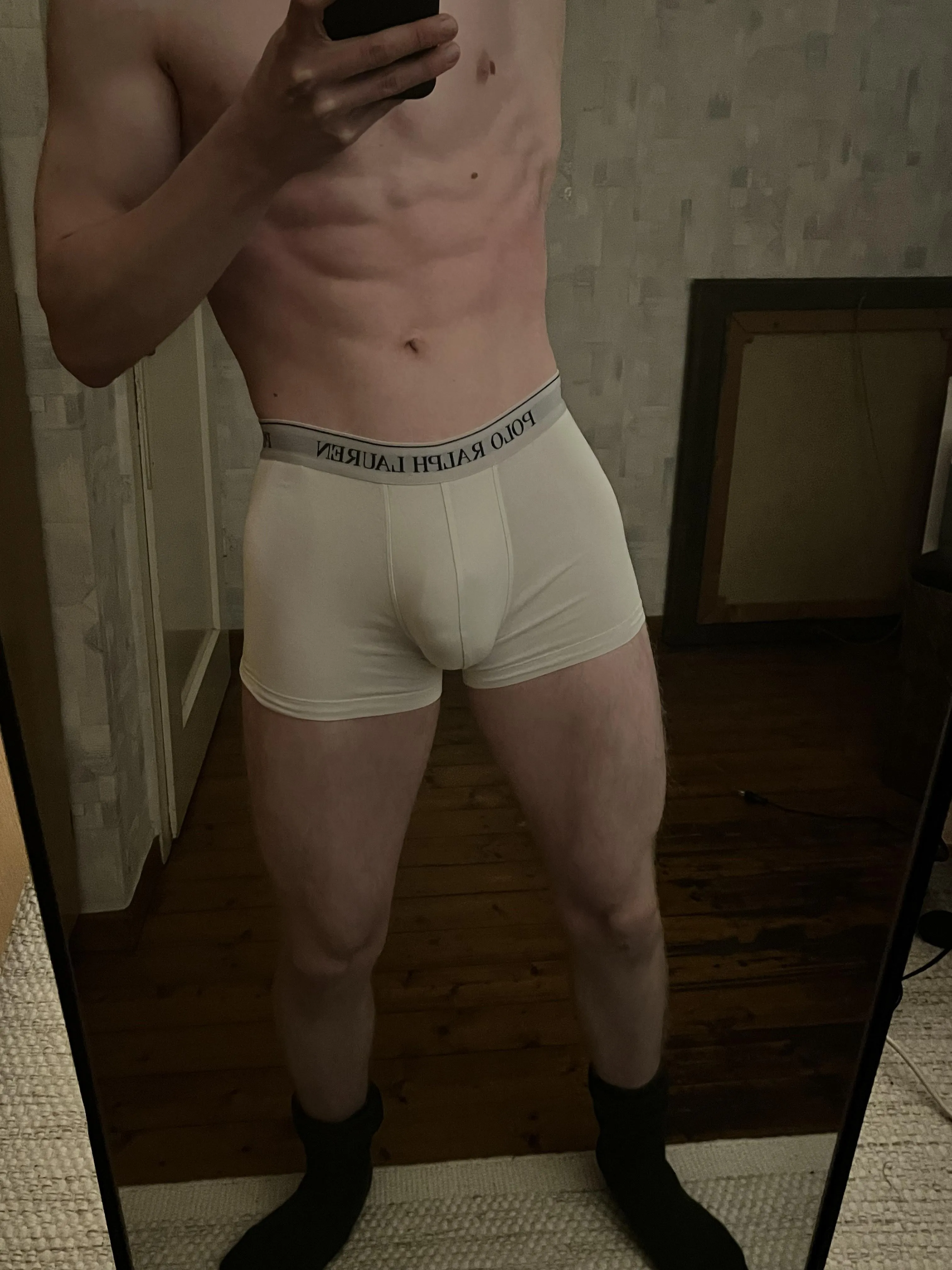 18 year old boy is looking for some late night fun 😈