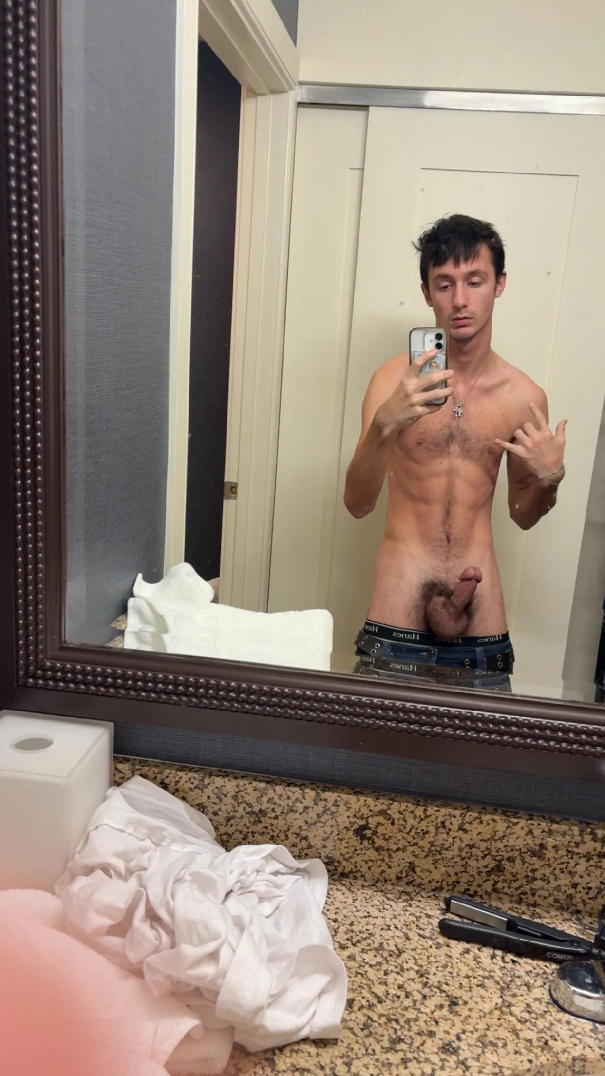 18m looking for sugar daddy