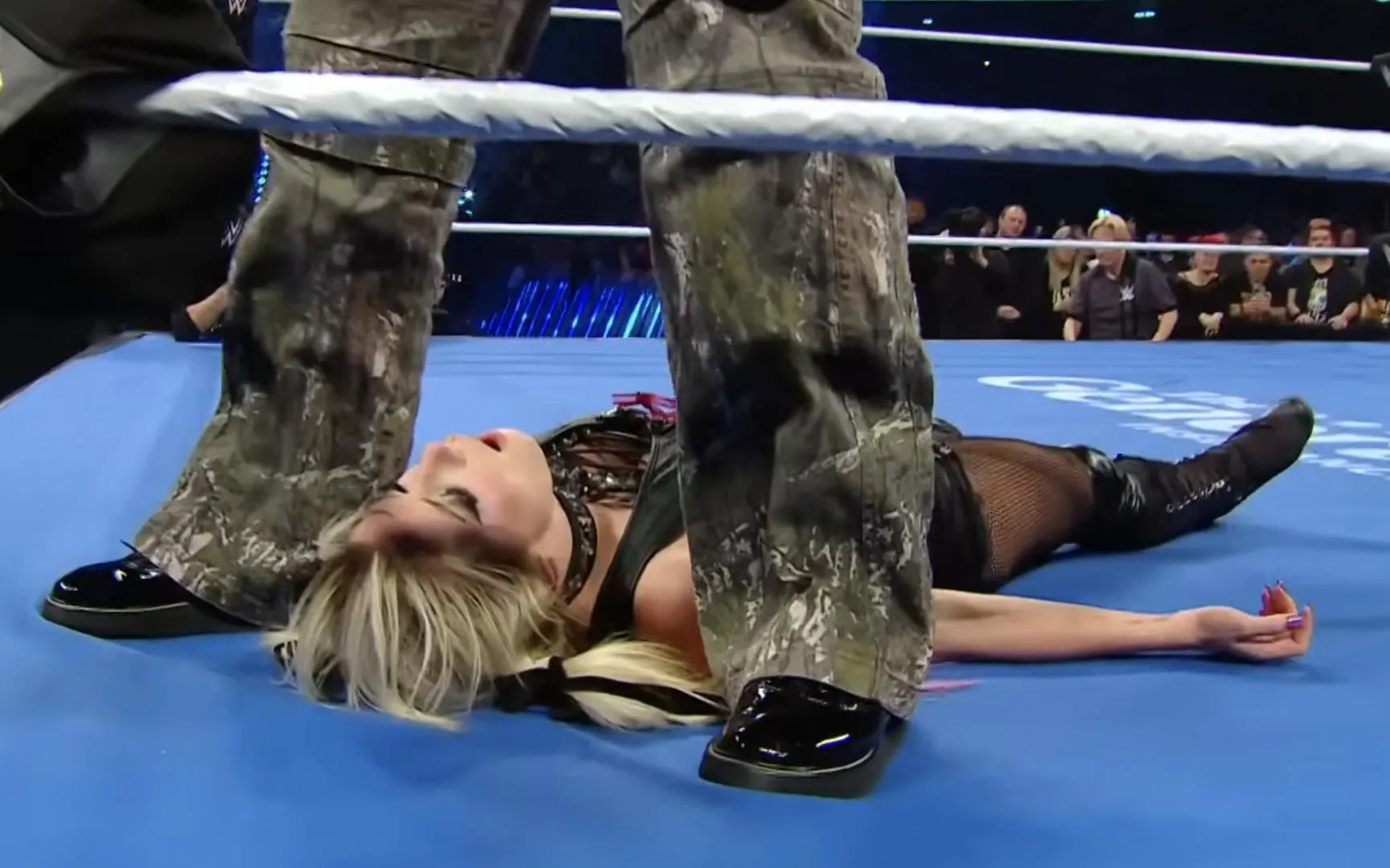 Alexa Bliss lost to Julia then got squashed by Nia. Love when she loses🤩