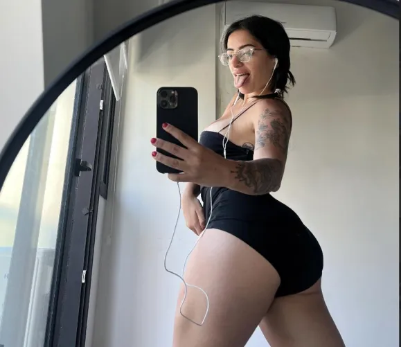 Be honest… are these yoga pants too distracting?