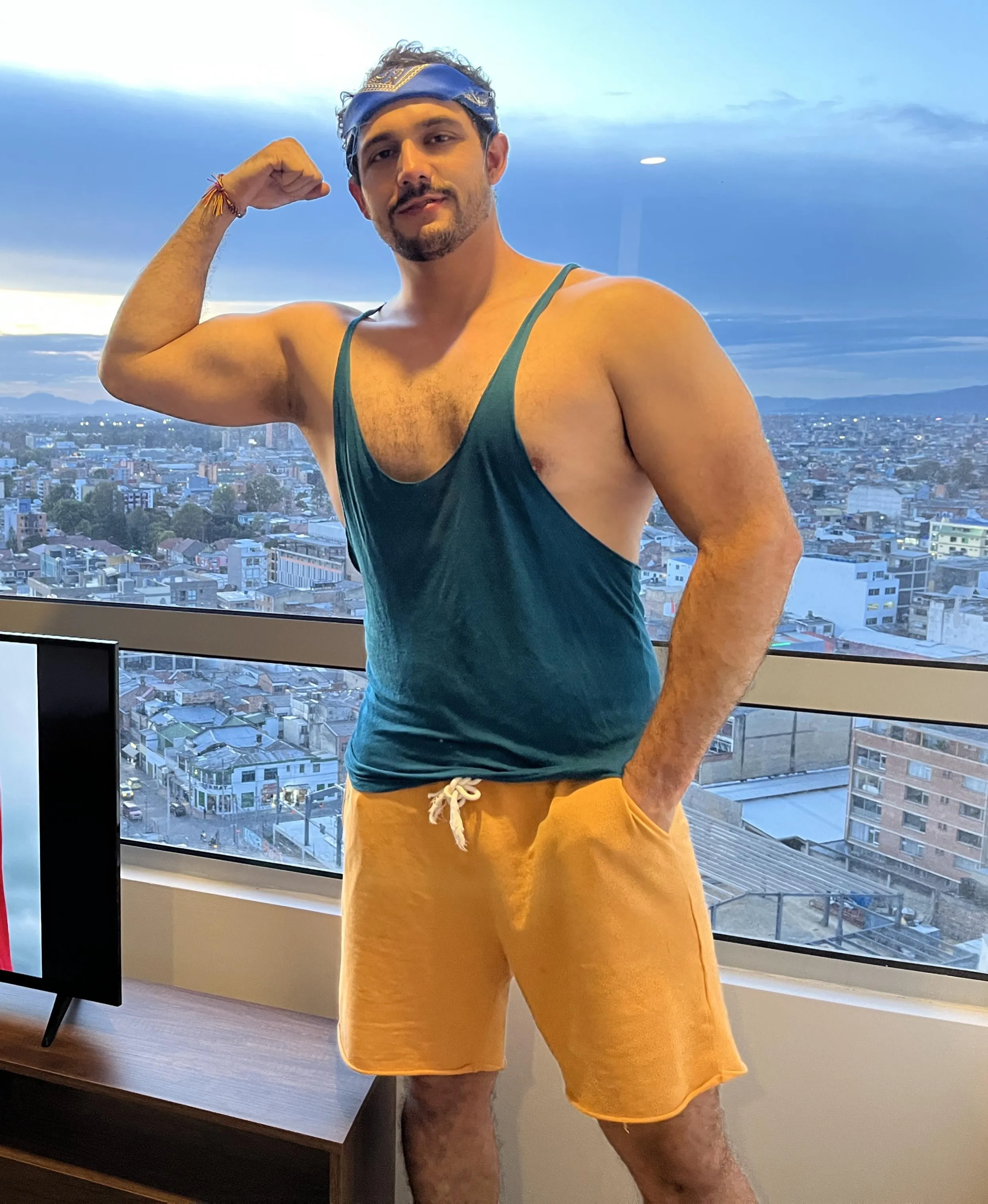 Bearbro flexing after the gym
