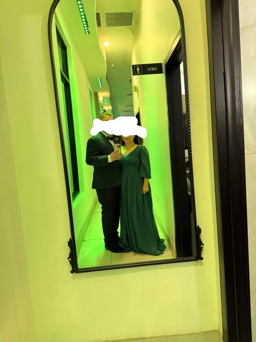 Couple 25M 26F I’m looking for someone to give my husband a blowjob with me. Pretty ladies only ages 21-40 Phoenix area