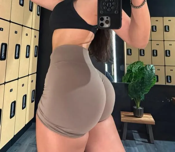 Do you like my back view?