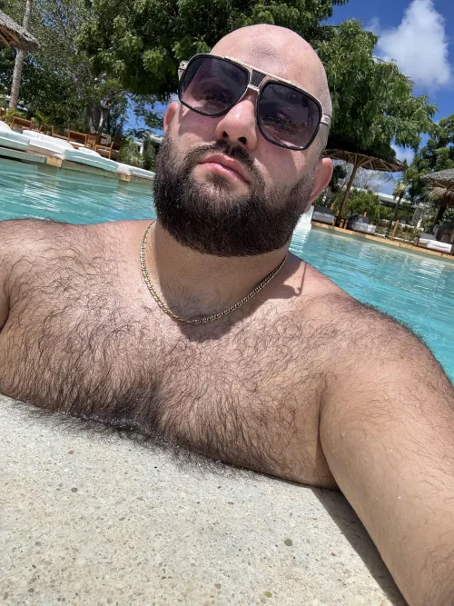 Drop one word if u stopped to admire