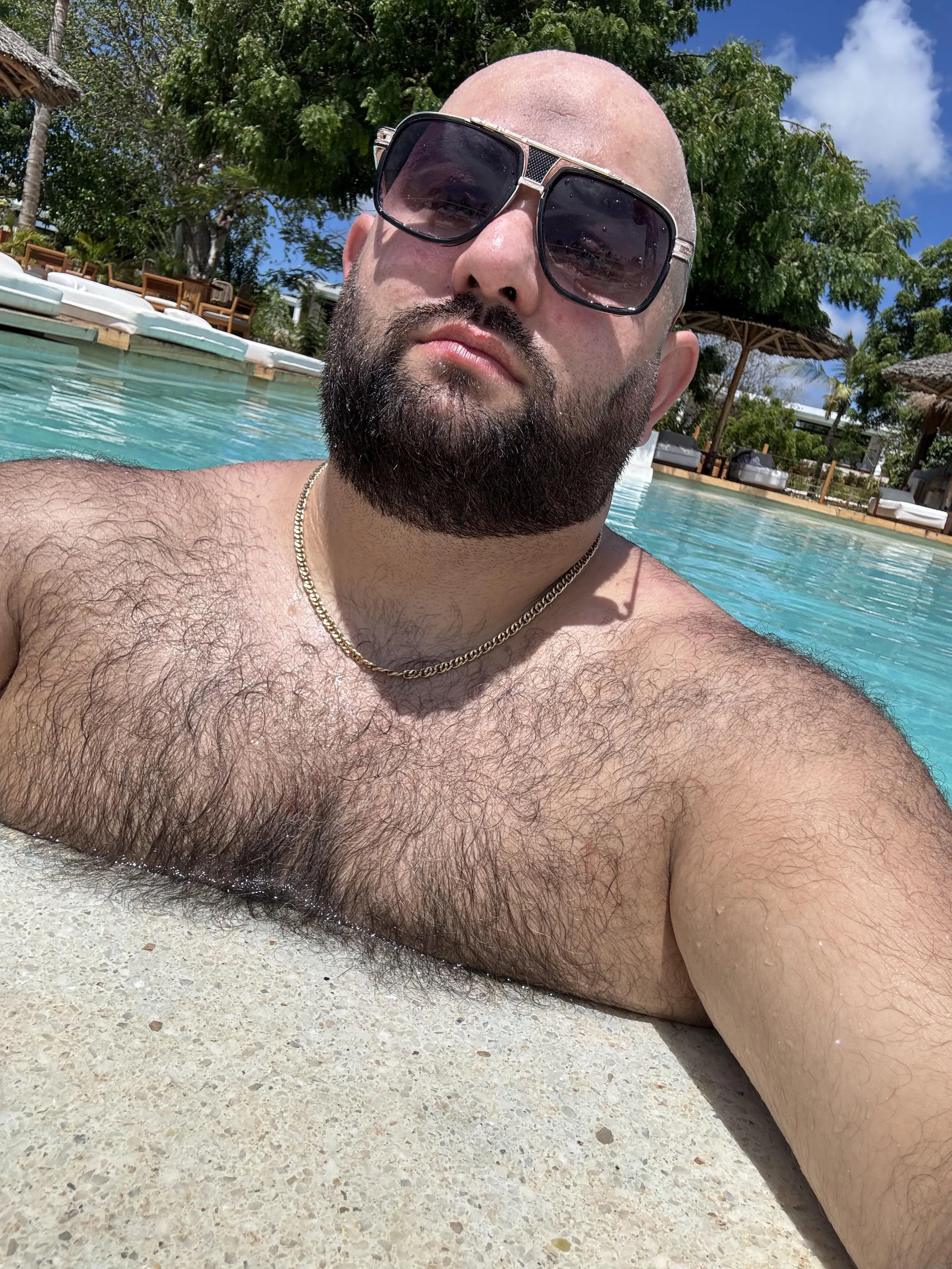 Drop one word if u stopped to admire