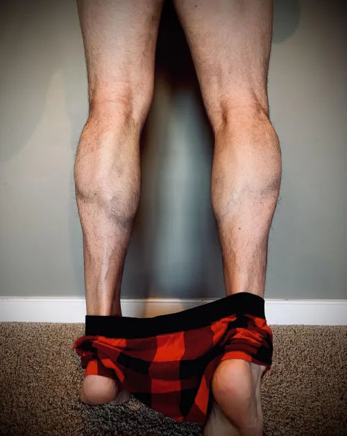 Drop your Christmas panties. Show some calf. 😏[M]