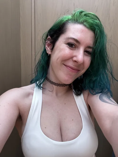 Extra pale cleavage