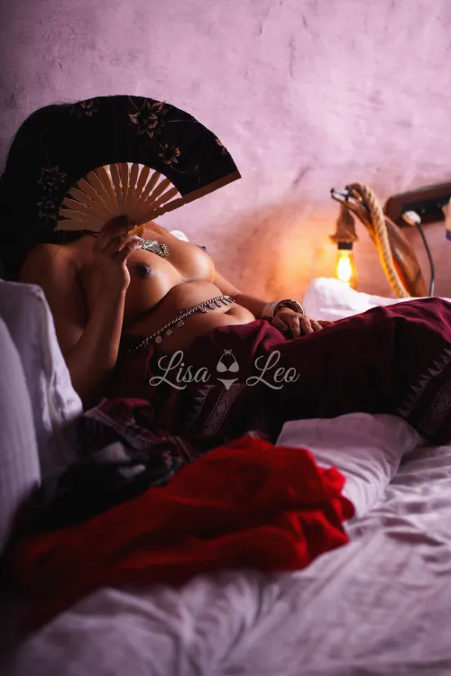 Her Majesty in her glory [c]